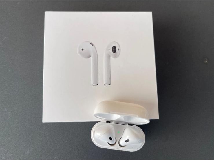 AirPods (2nd generation) view 3
