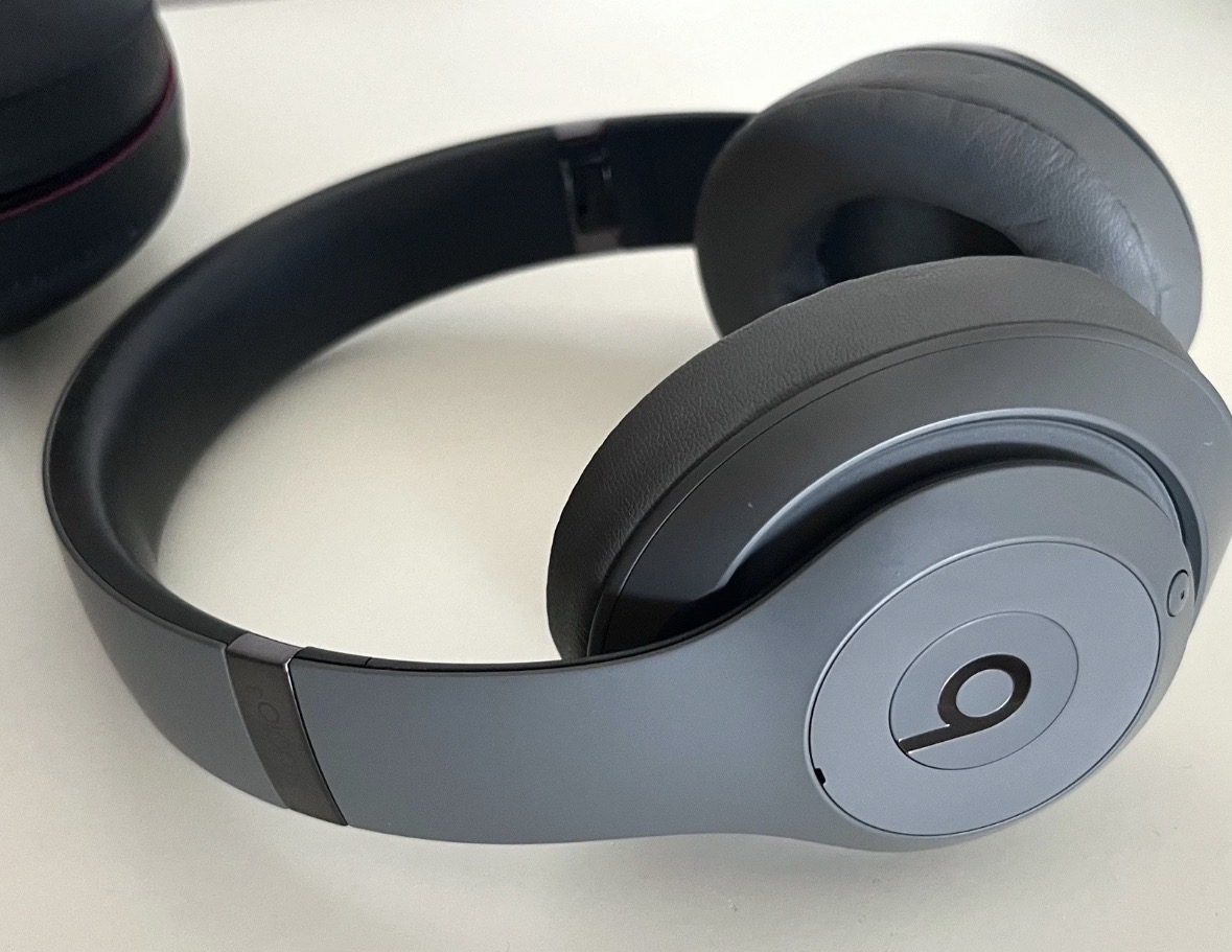 Beats by Dr. Dre Studio3 Wireless view 2
