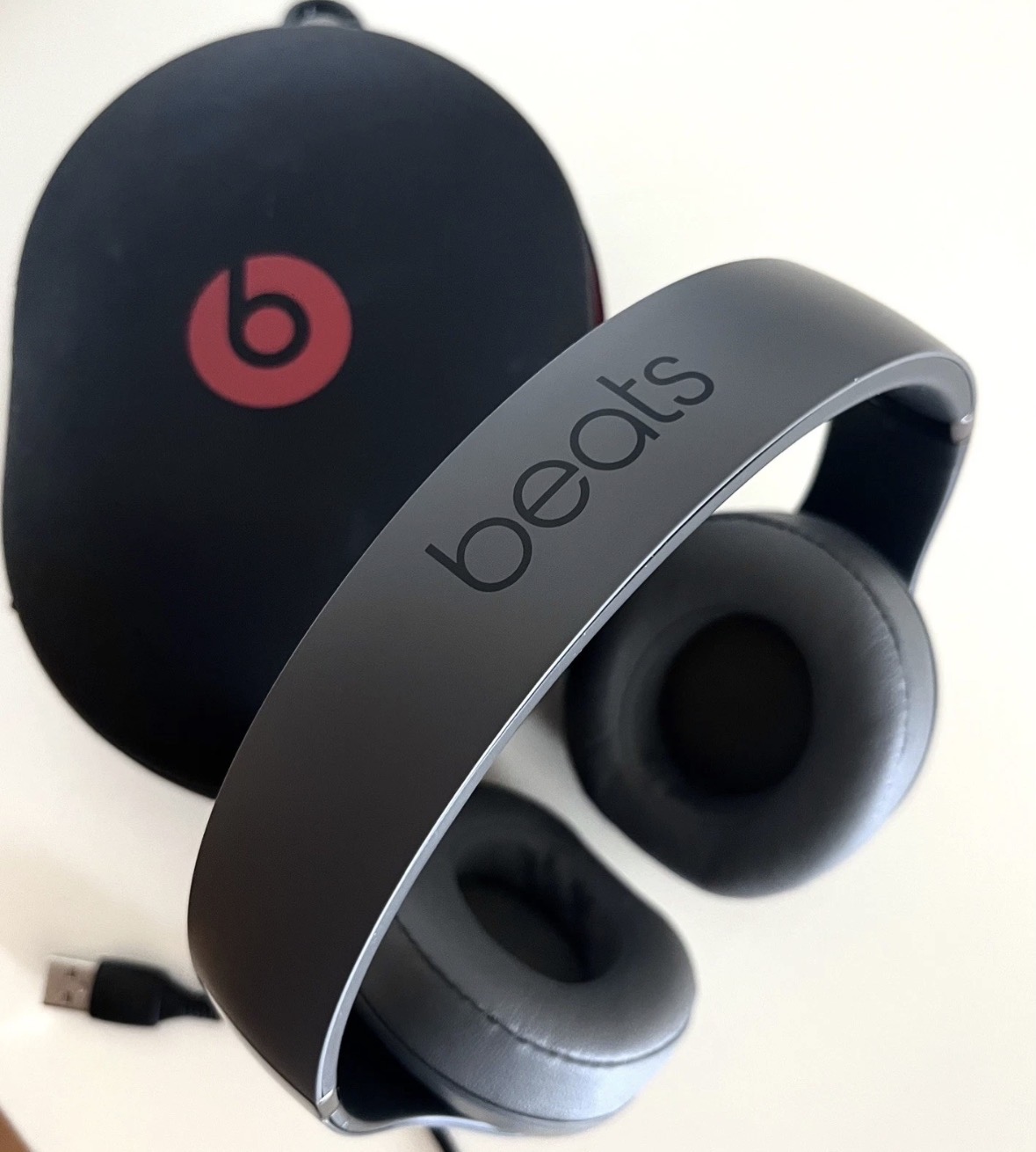 Beats by Dr. Dre Studio3 Wireless view 3