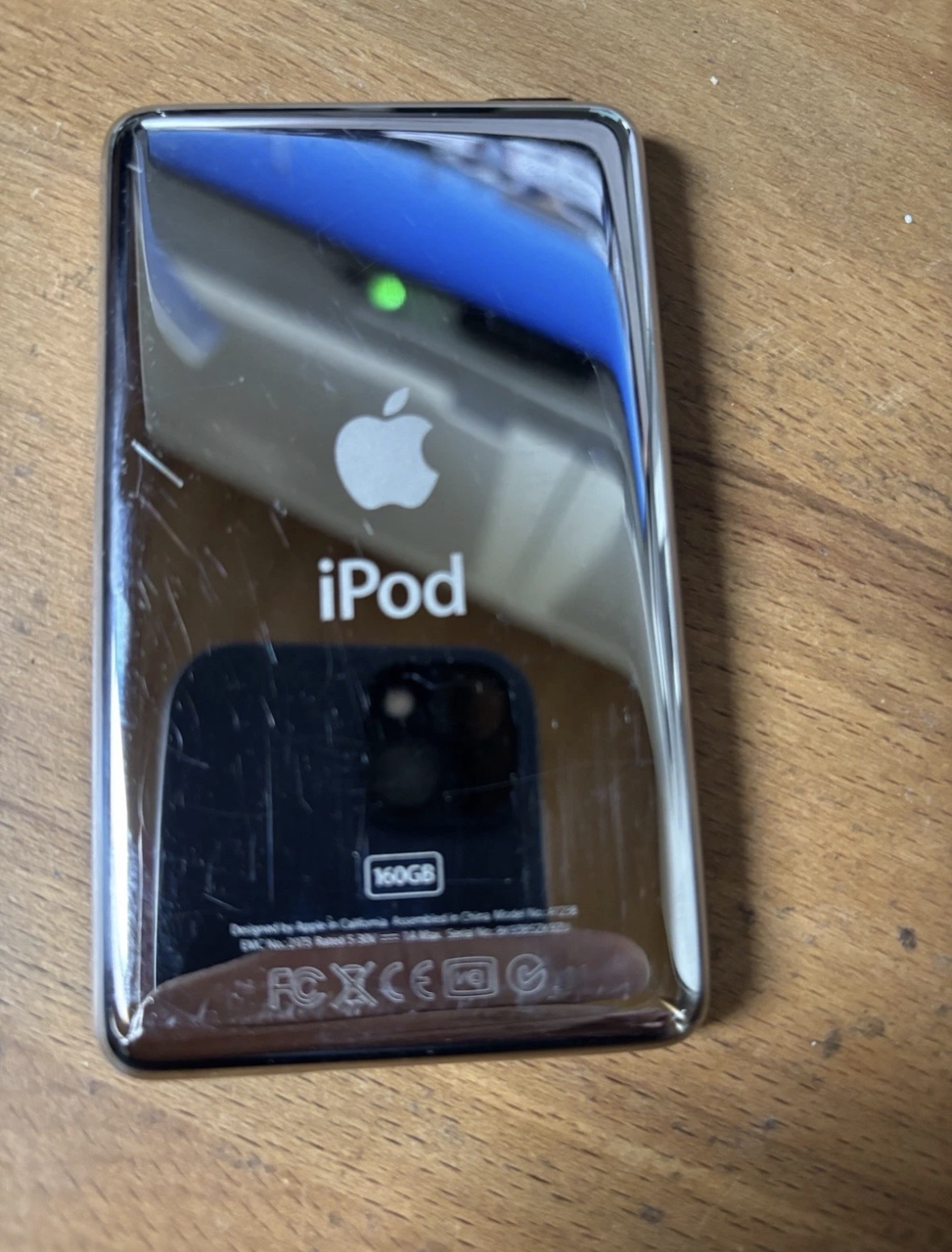 Apple iPod Classic (160GB) - Black - With accessories view 2
