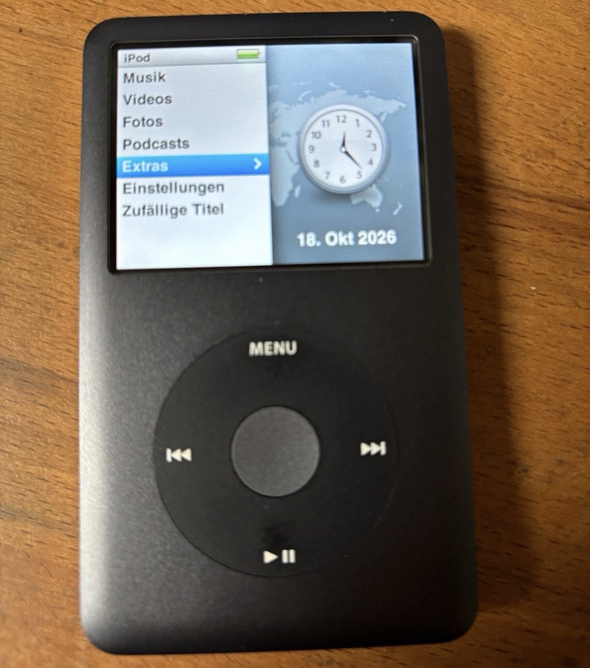 Apple iPod Classic (160GB) - Black - With accessories view 1