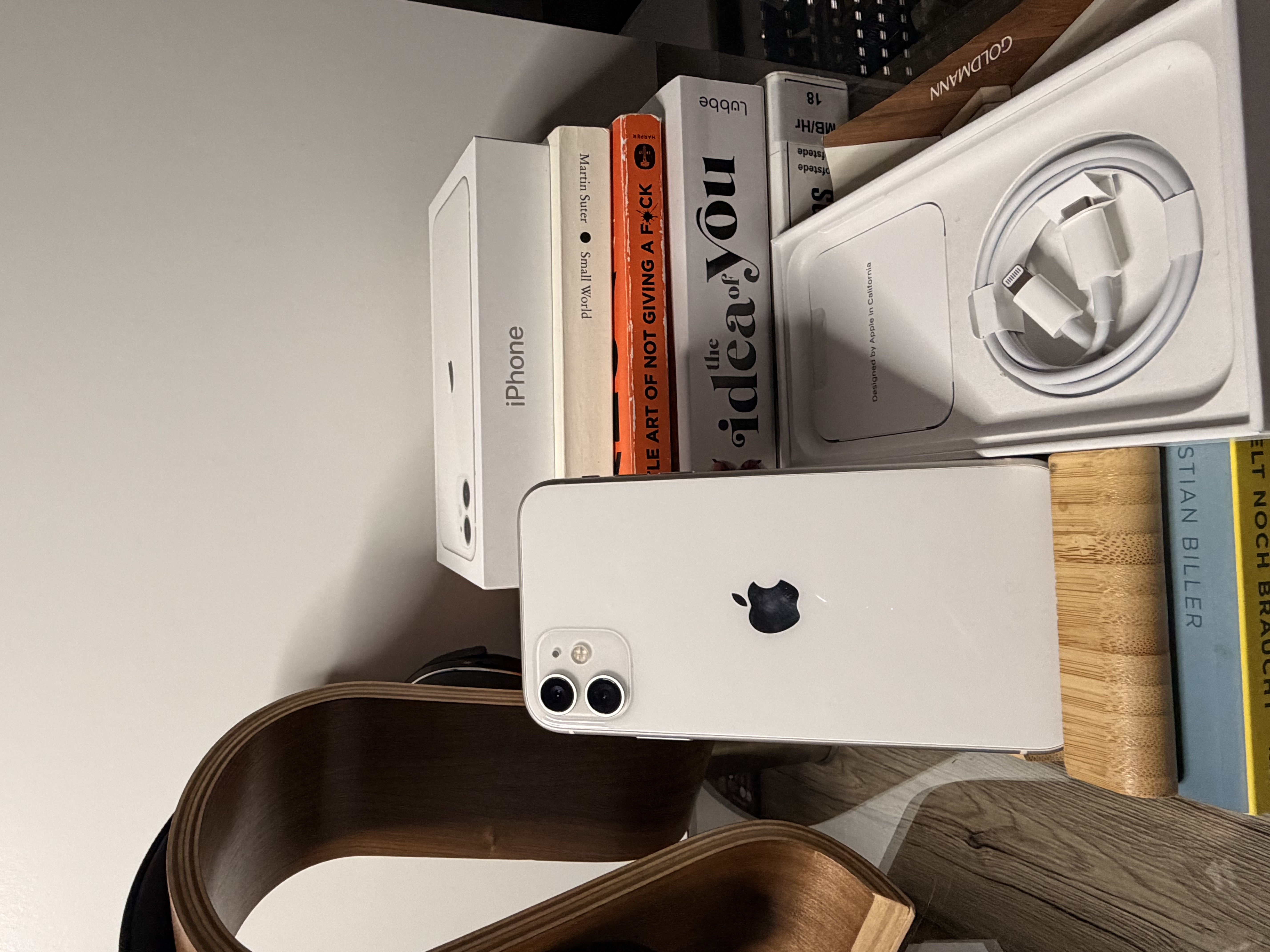iPhone 11 (128GB) — White — Used (Clean) — Battery 77% view 3