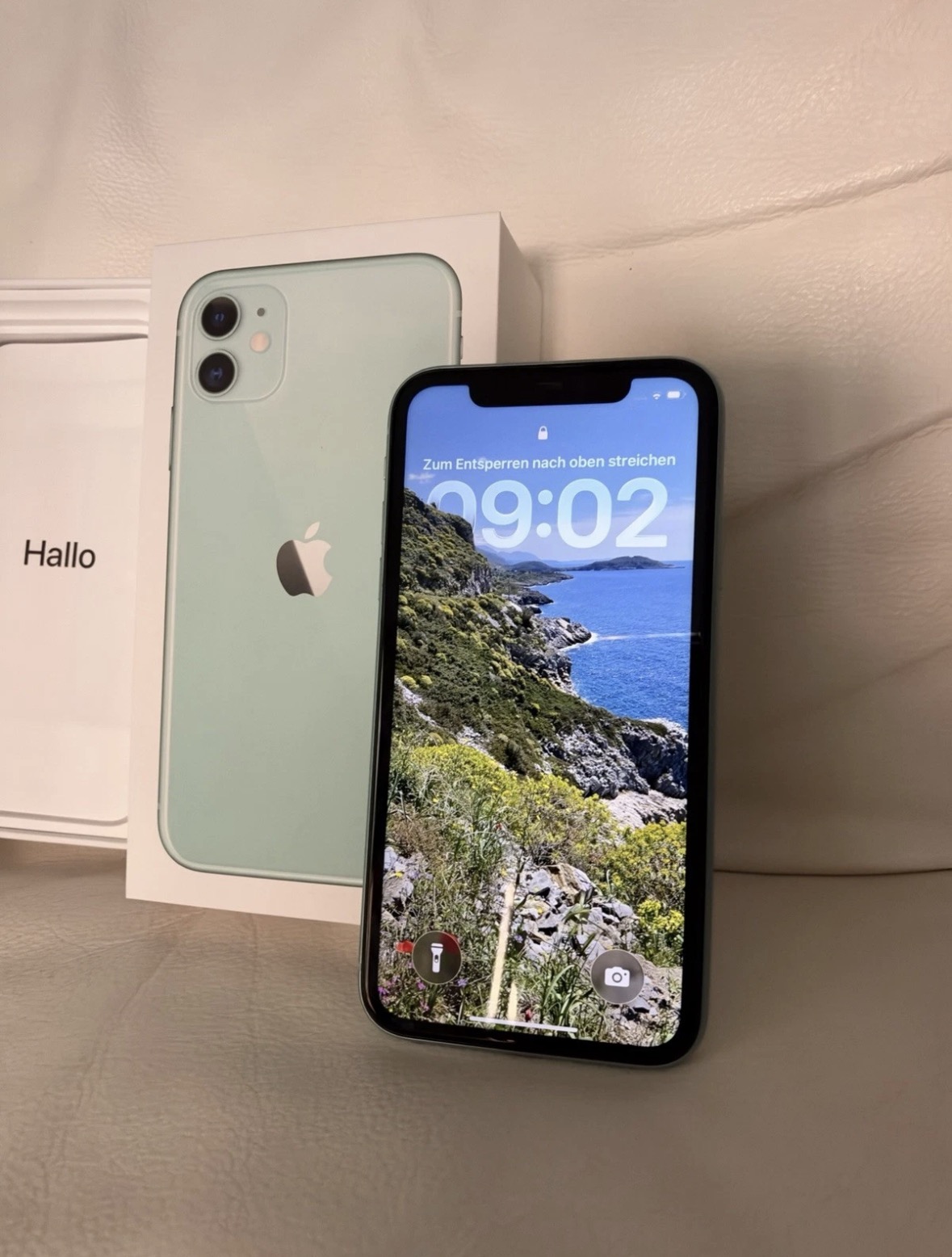 iPhone 11 (64GB) - Green - Grade A - Battery 84% view 1
