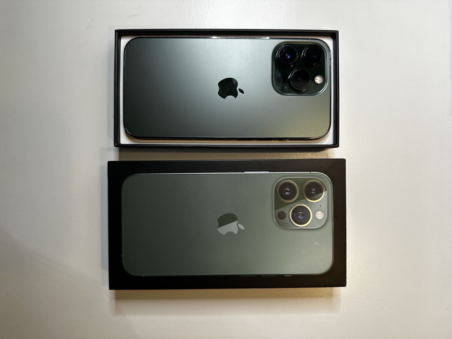 iPhone 13 Pro (128GB) — Alpine Green — Grade A — Battery 82% view 2