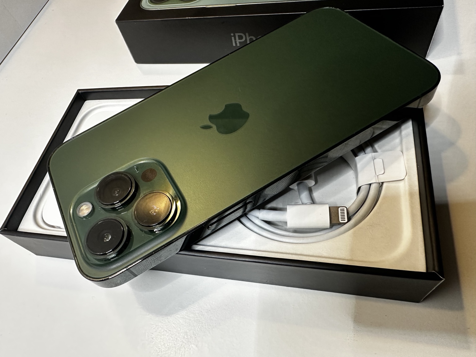 iPhone 13 Pro (128GB) — Alpine Green — Grade A — Battery 82% view 3