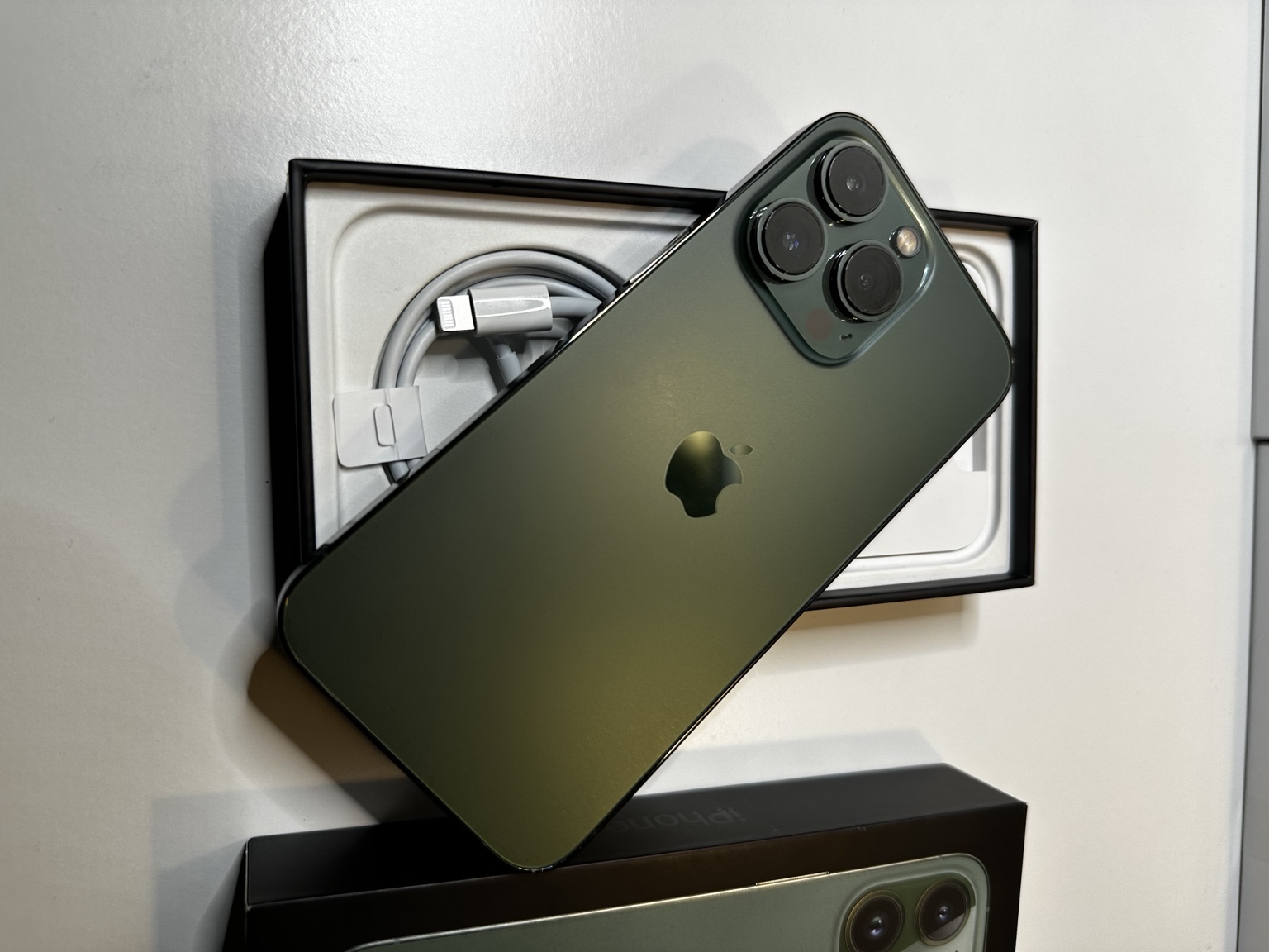 iPhone 13 Pro (128GB) — Alpine Green — Grade A — Battery 82% view 4