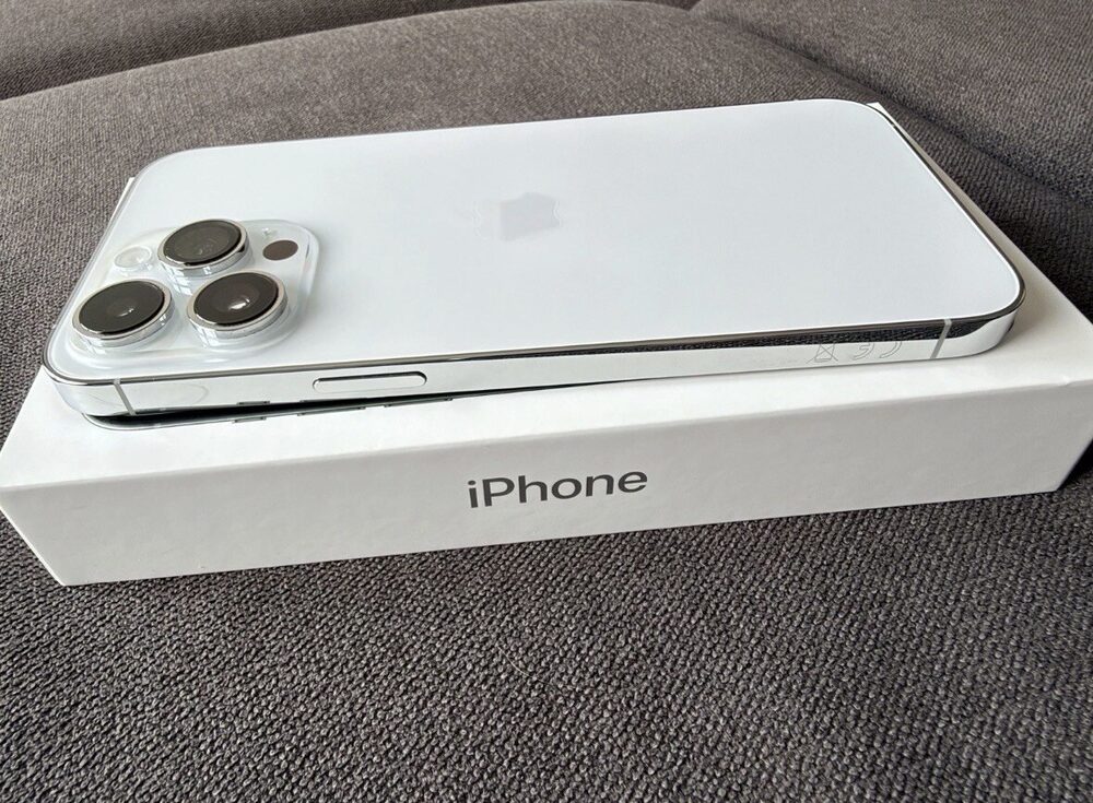 iPhone 14 Pro Max (256GB) — Silver — Grade A — Battery 85% view 3