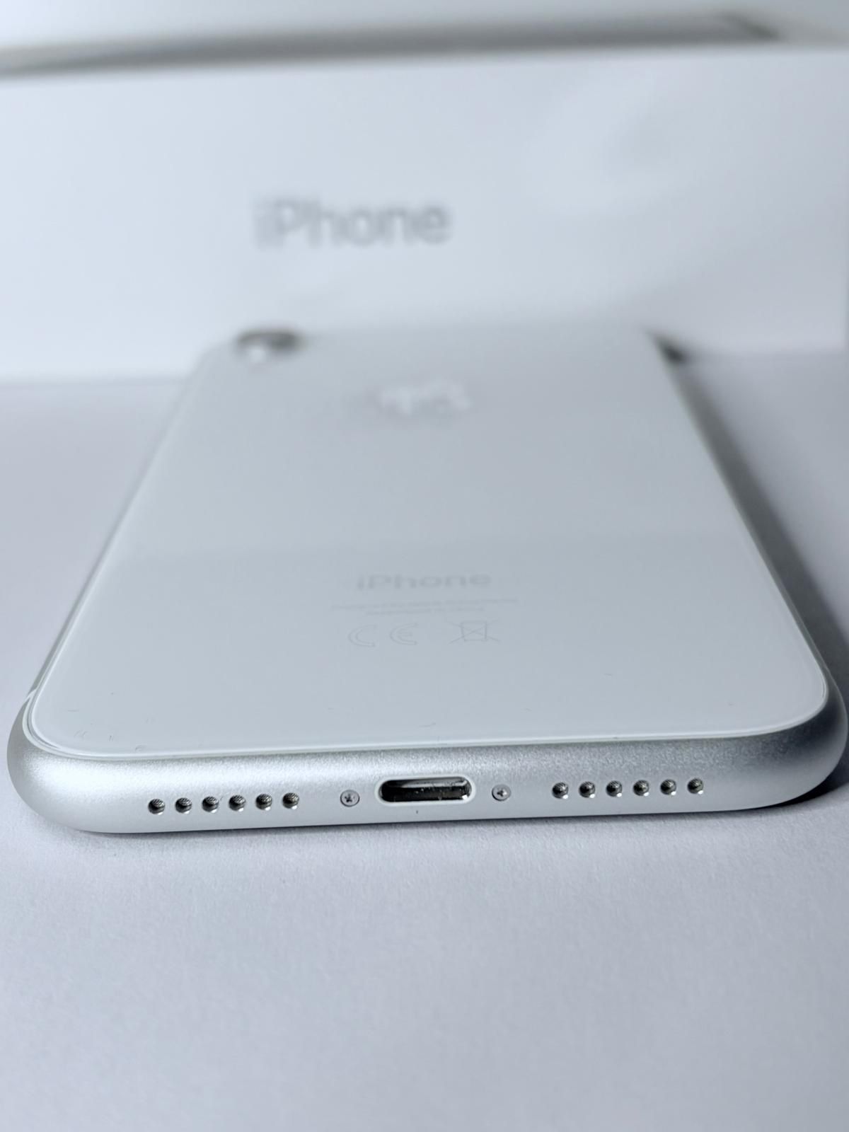 iPhone XR (64GB) — White — Used (Like new) — Battery 89% view 2