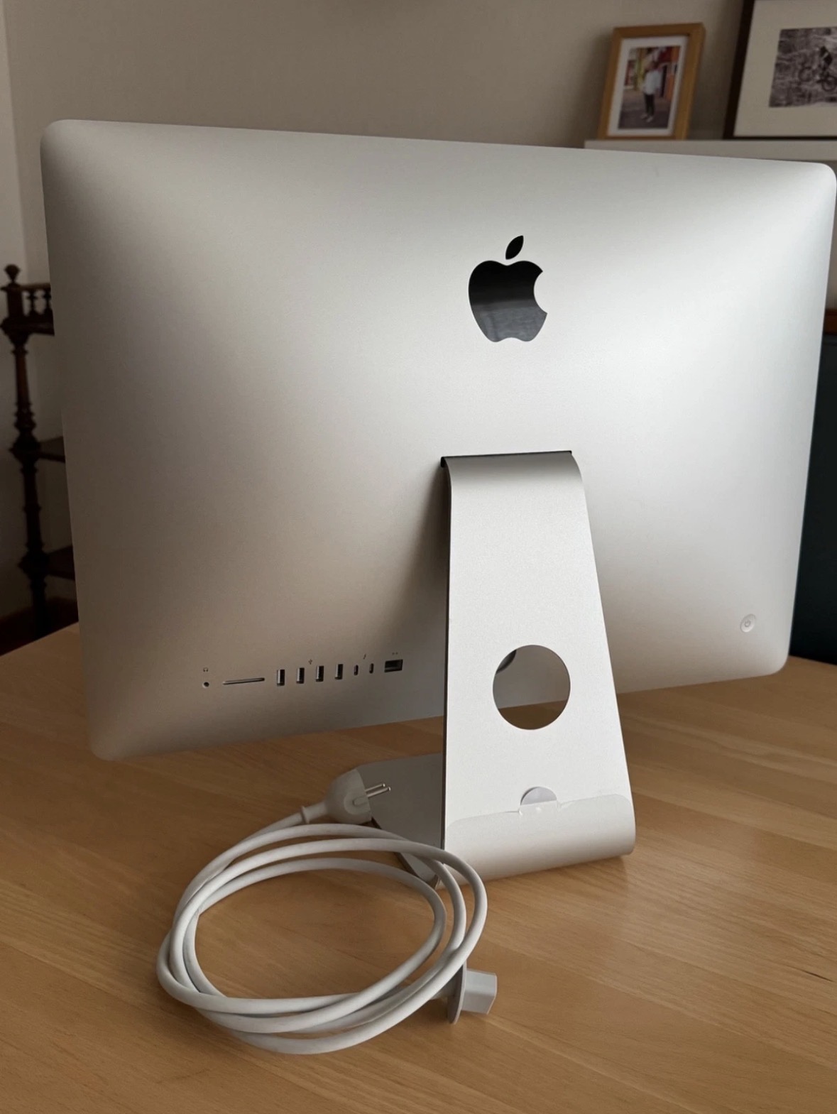Apple iMac 21.5-inch Retina 4K (2019) - 16GB RAM - 512GB SSD - Like new