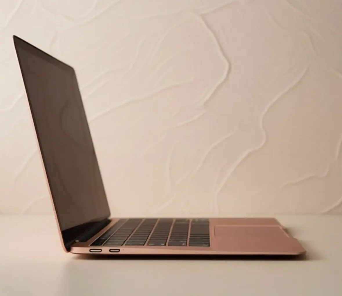 MacBook Air 13.3-inch (2019) — Rose Gold — 8GB • 256GB — Grade A view 2