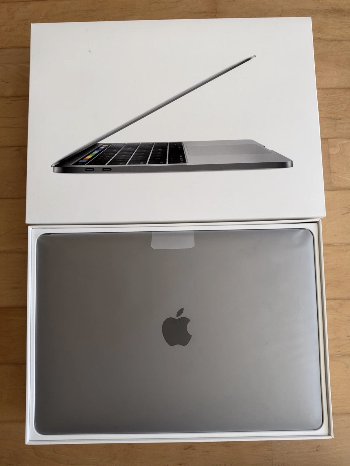 MacBook Pro 13-inch (2017) - Four Thunderbolt 3 Ports - 8GB - 256GB SSD - Touch ID
