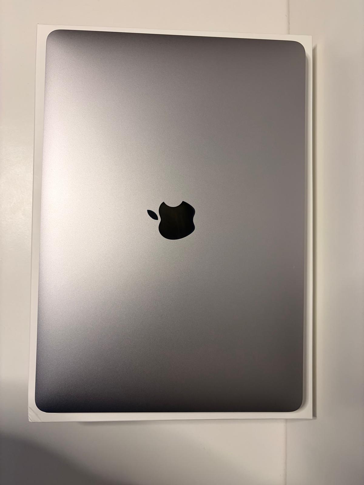MacBook Pro 13-inch (2017) — i5 • 8GB • 256GB — Like new — Warranty included