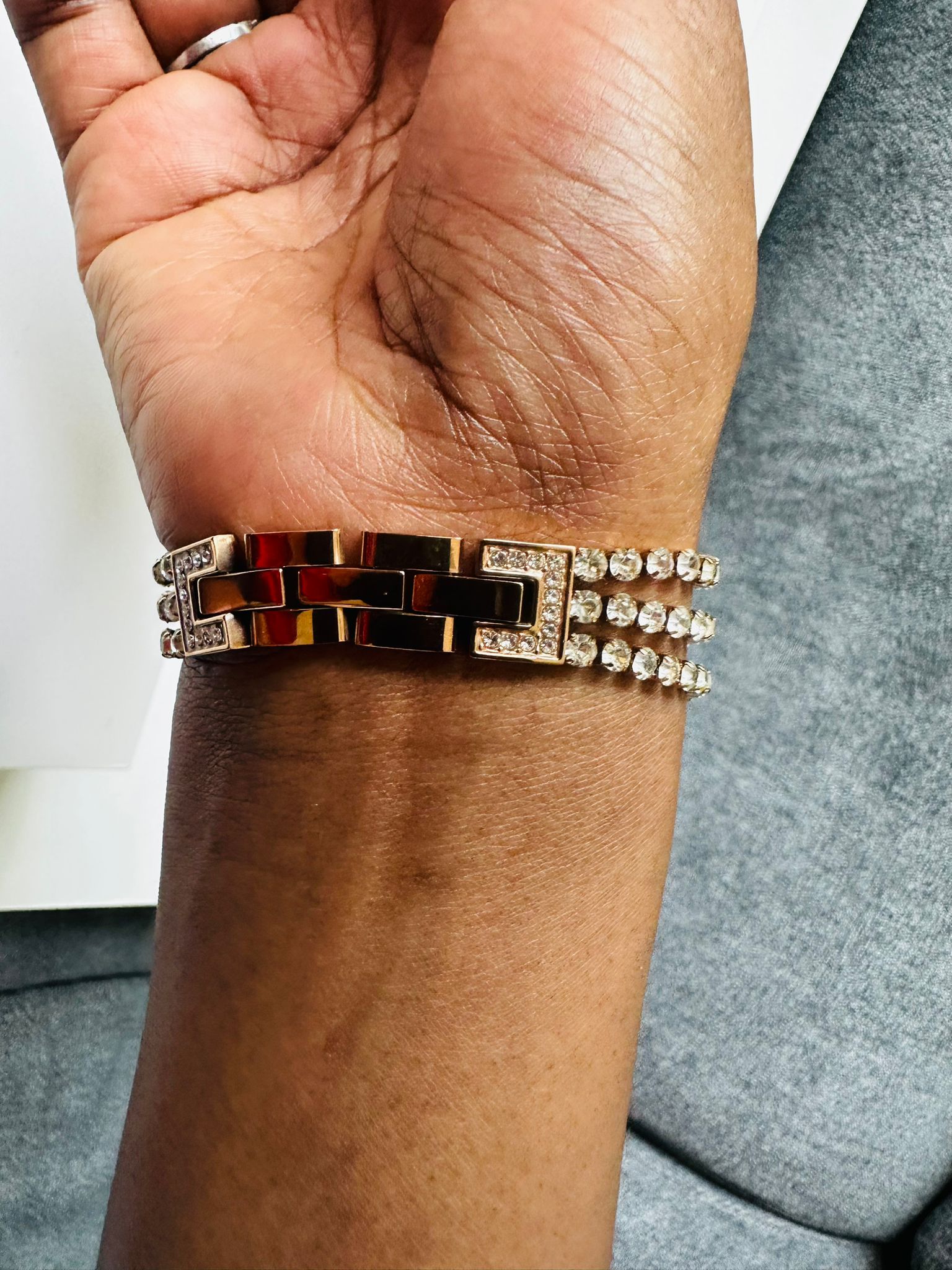 Apple Watch Series 3 (42mm) view 3