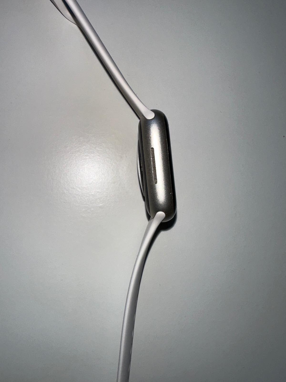 Apple Watch Series 7 (41mm) view 2