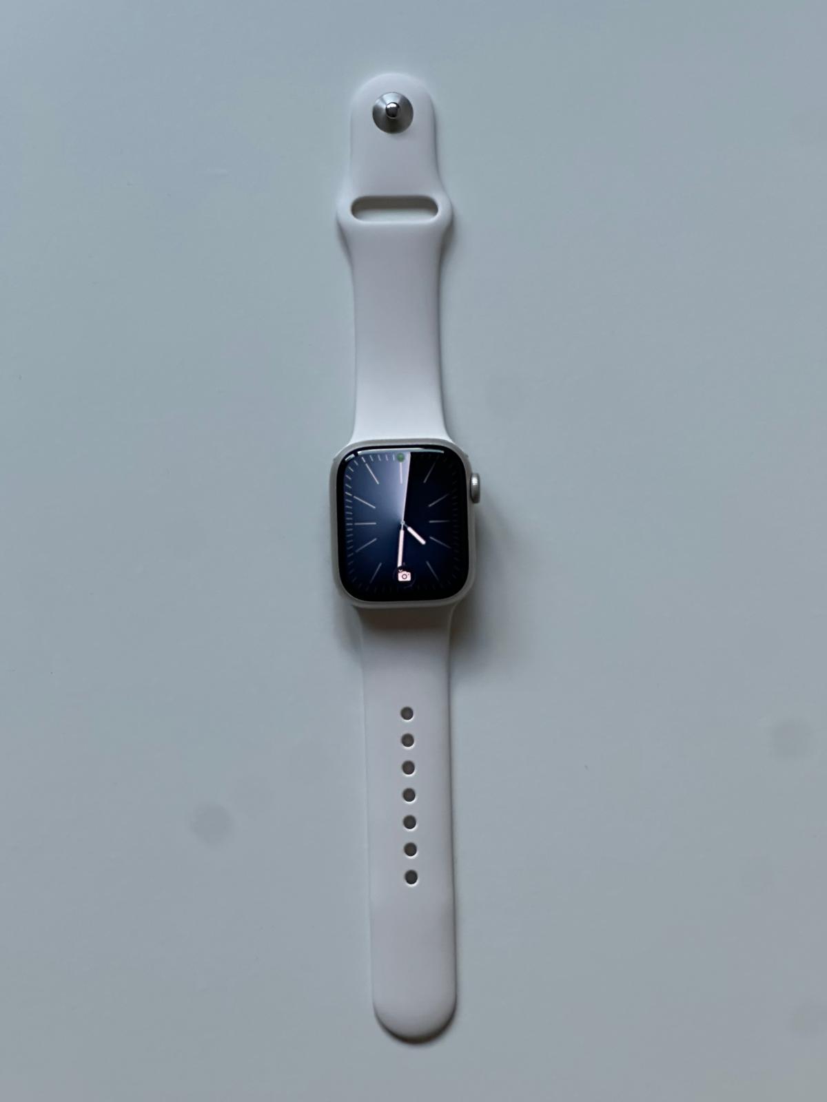 Apple Watch Series 7 (41mm) view 4