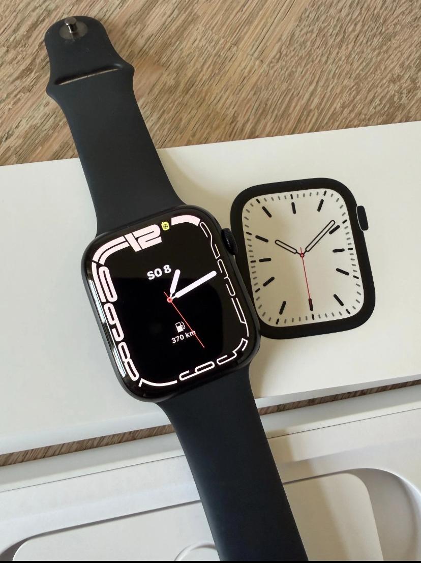 Apple Watch Series 7 45MM view 2